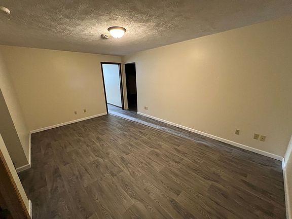 2nd image of 2204-2206 N Custer Ave #C