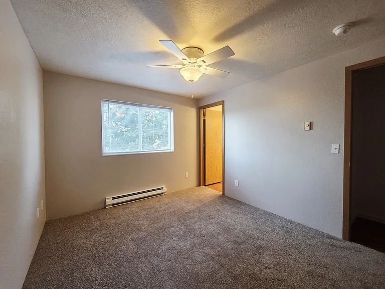 Regal Heights — Photo 11