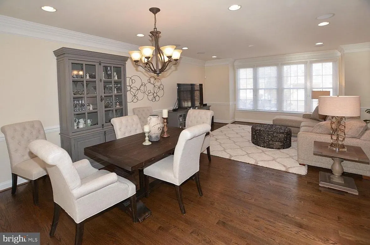 10633 Yorktown Dr — Photo 2