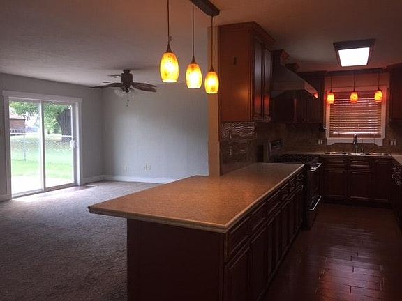 4th image of 5718 NW Chestnut Ln