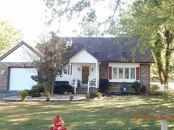 2nd image of 110 E 23rd St