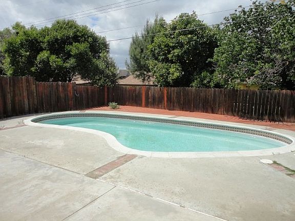 3rd image of 40970 Johnston Ave