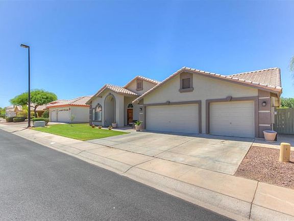 2nd image of 831 W San Mateo Dr