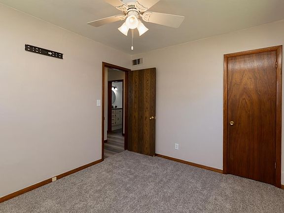 5th image of 412 Gilbertville Rd