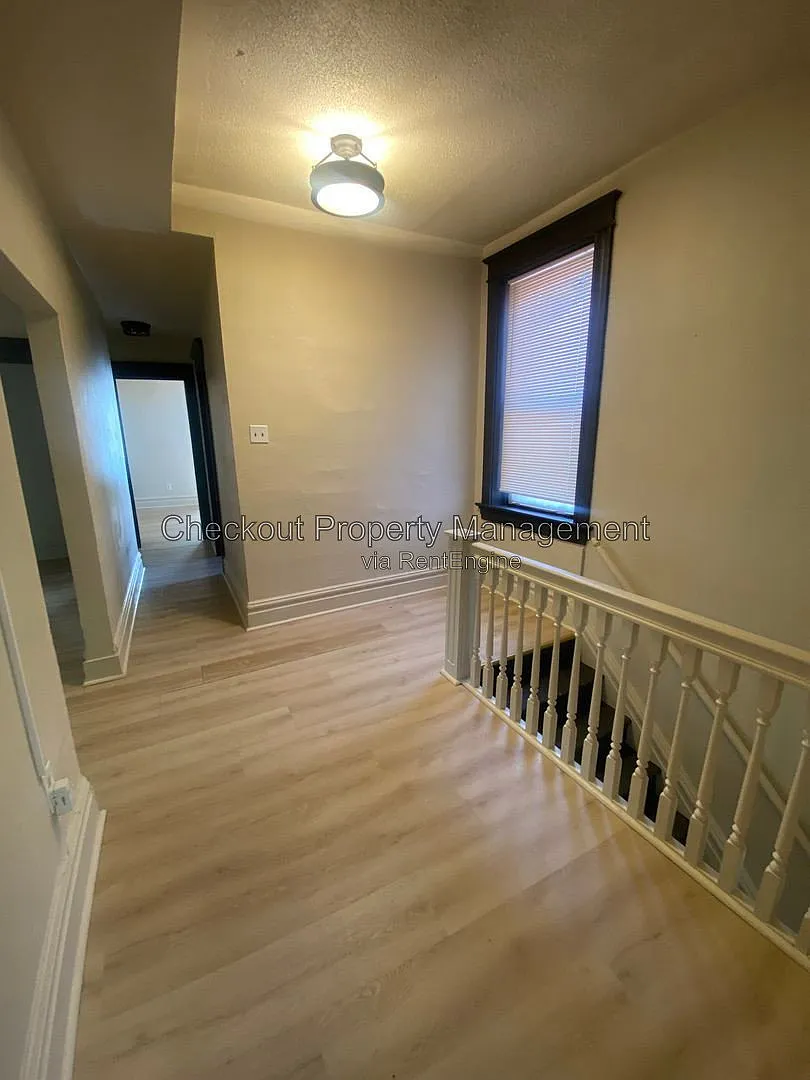 2 bed, 1.0 bath, $995 — Photo 3