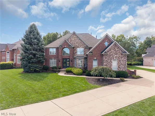 4454 Doral Dr, Avon, OH 44011