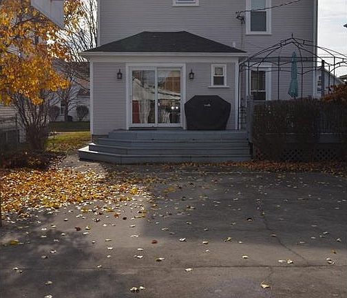 2nd image of 926 W North St