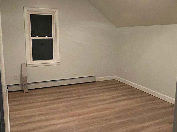 2nd image of 158 Schuyler St Floor 2