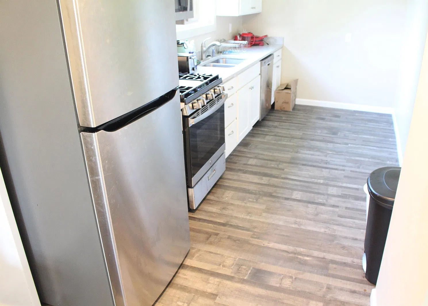 3 bed, 1.0 bath, 1024 sqft, $1,349 — Photo 4