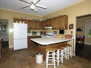 4th image of 822 Sterling Ave