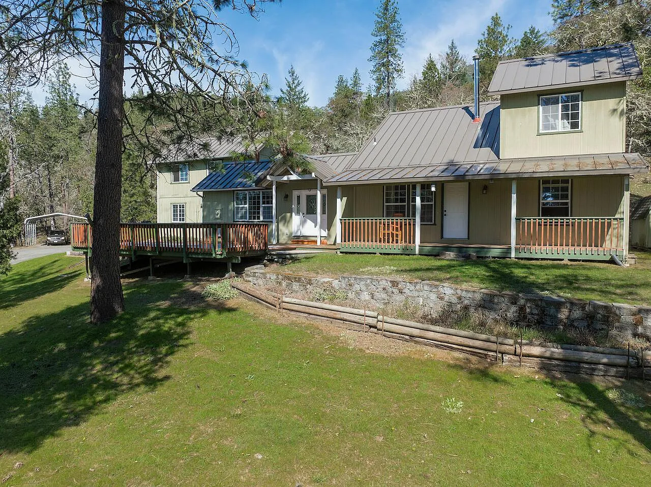 300 Colonial Dr photo 1