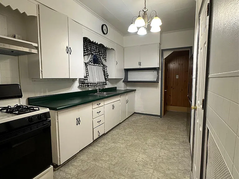 9 Elizabeth St #1 — Photo 1