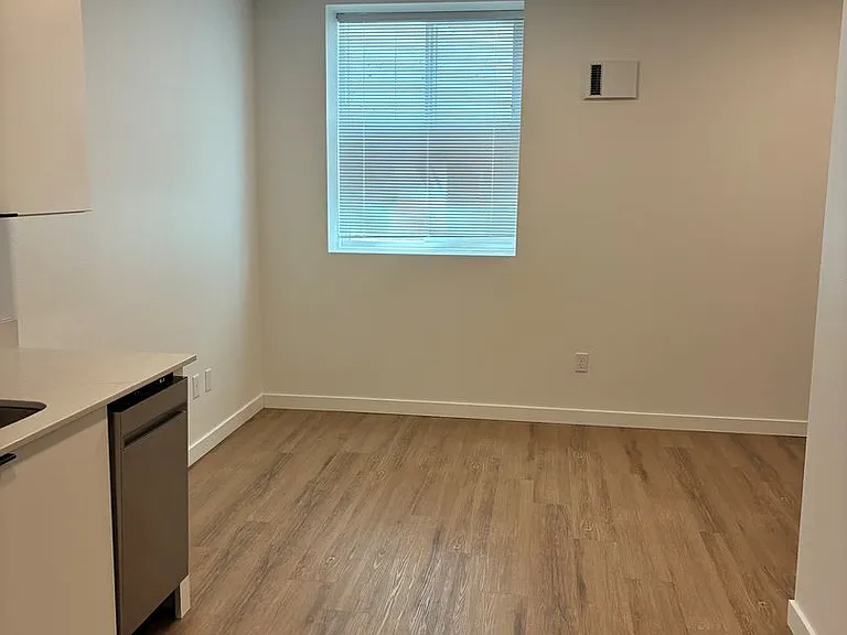 119 22nd Apartments — Photo 12