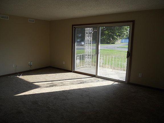 2nd image of 90 Oakridge Dr APT 2