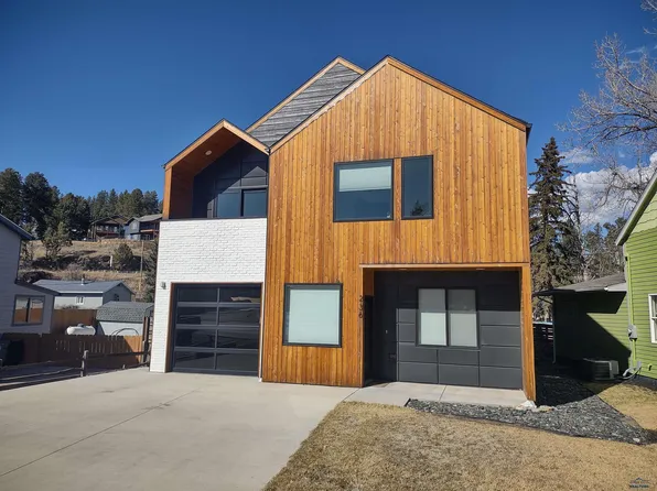 236 E Main St, Hill City, SD 57745