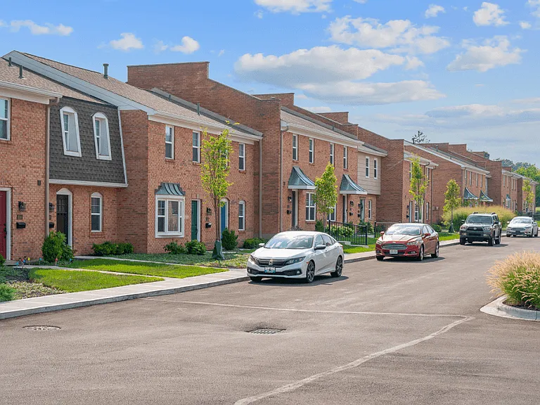 Galbraith Pointe Apartments and Townhomes — Photo 43