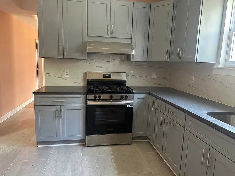 259-261 Governor St #1 — Photo 3