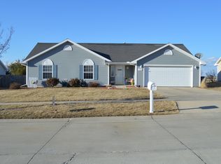 1718 Magnolia Dr, Saint Joseph, IL 61873