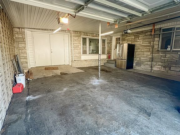 2nd image of 203 E Clearwater St