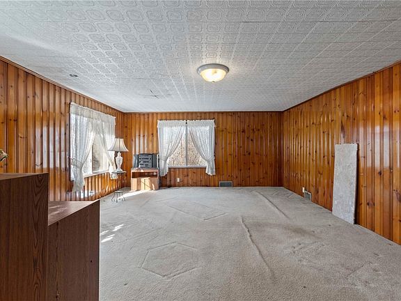 3rd image of 143 Valley View Rd