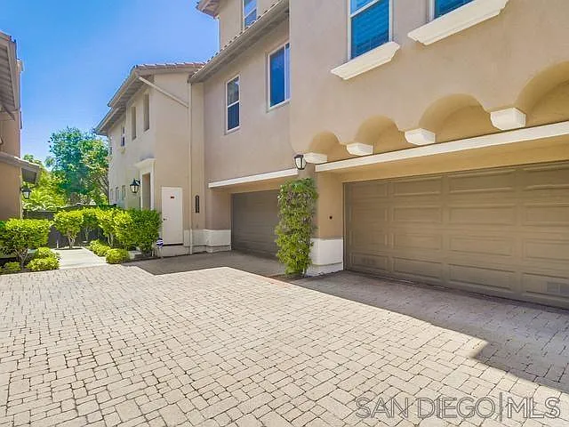 3 bed, 1735 sqft, $4,300 — Photo 4