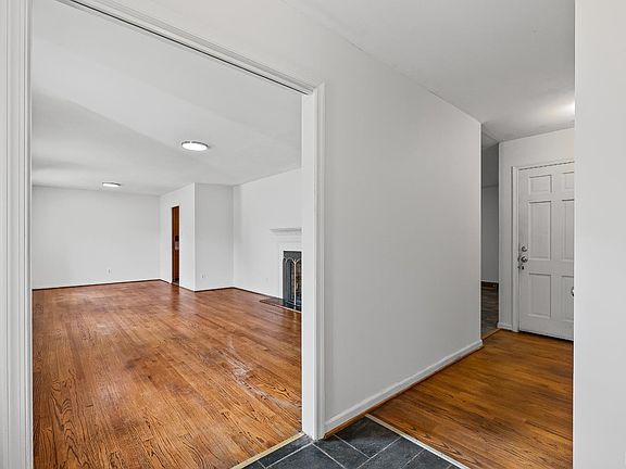 5th image of 601 Burton Creek Pl