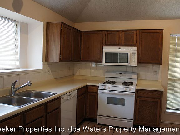3rd image of 608 David Curry Dr