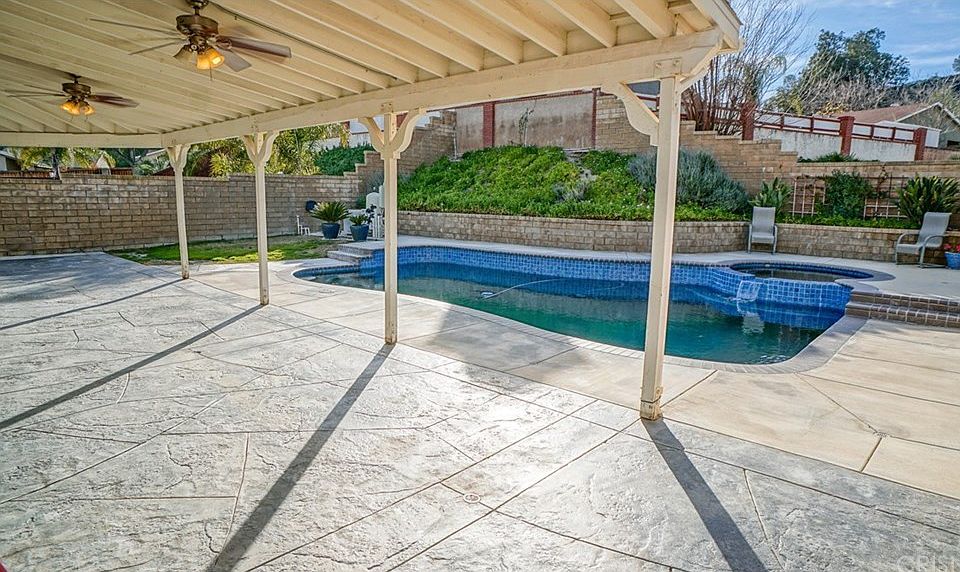 Amazing yard with amazing covered patio, and 6 yea