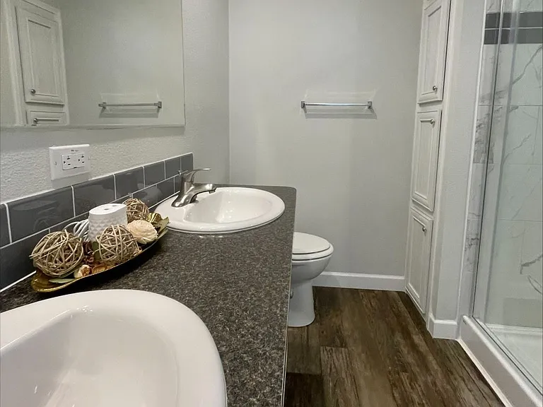 2425 Harden Blvd #23 — Photo 3
