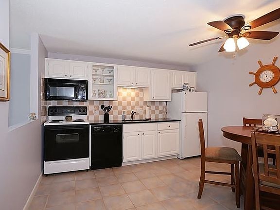 3rd image of 145 Essex Ave APT 620