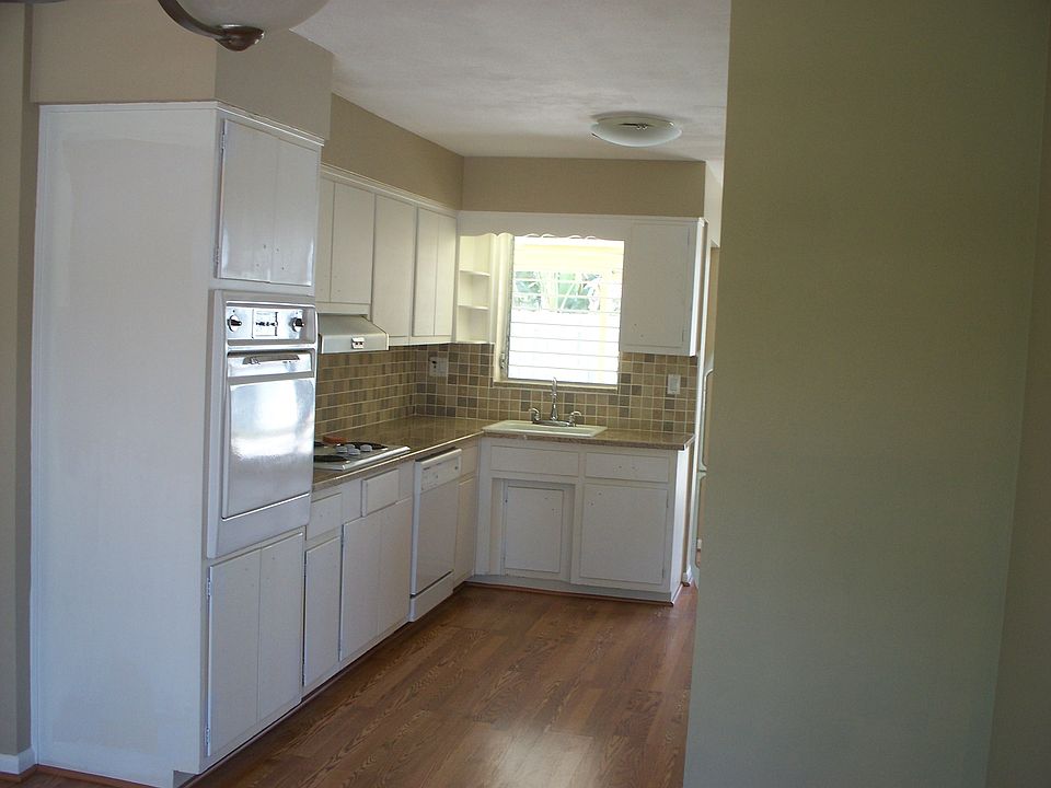 1st image of 801 SE 11th Ave