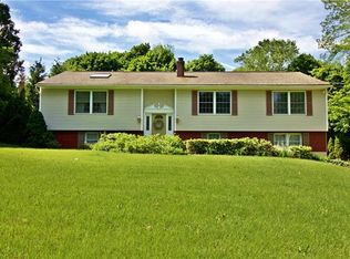 33 Greenfield Rd, Mahopac, NY 10541
