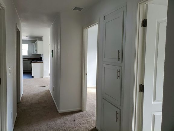3rd image of 220 Village Cir