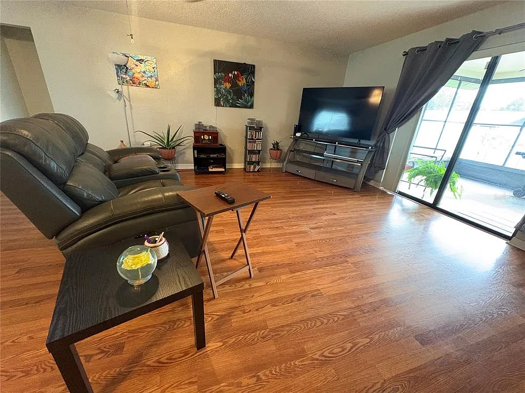 2 bed, 2.0 bath, 1300 sqft, $1,775 — Photo 4