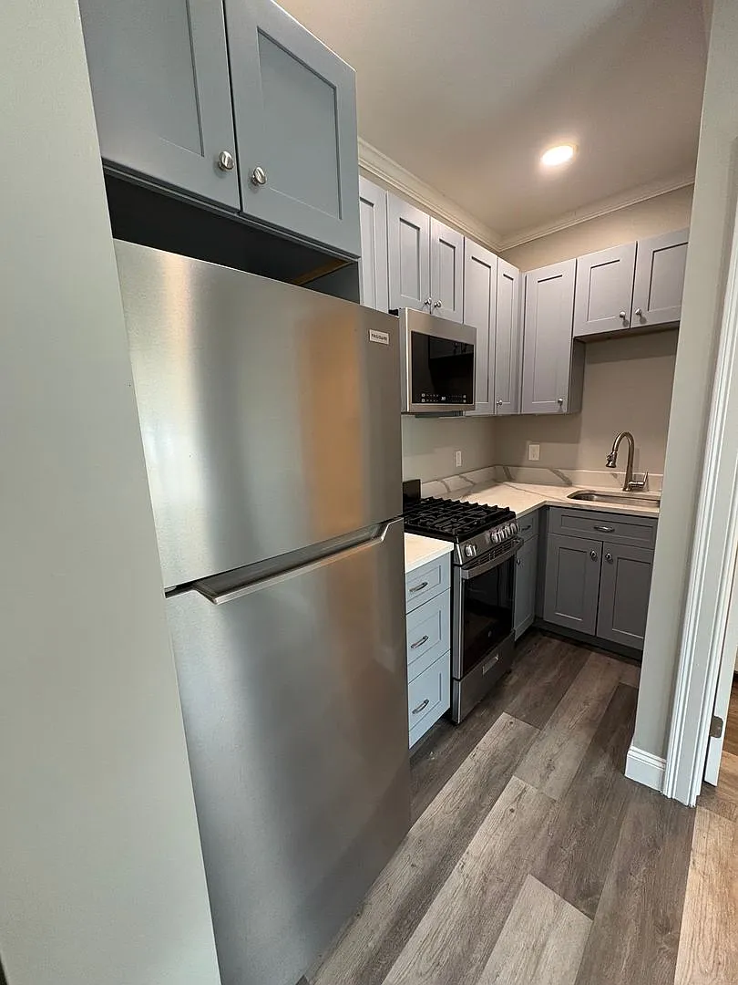 16 Magnolia Ave — Photo 2