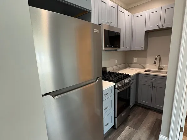 16 Magnolia Ave, 16 Magnolia Ave APT 12, Gloucester, MA 01930