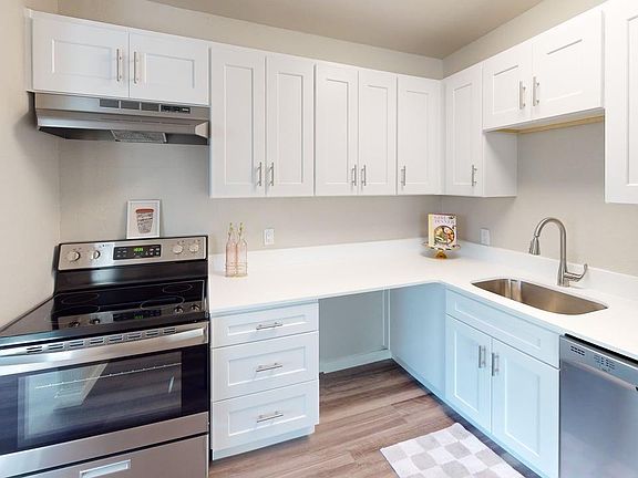 1 Bed 1 Bath - Kitchen