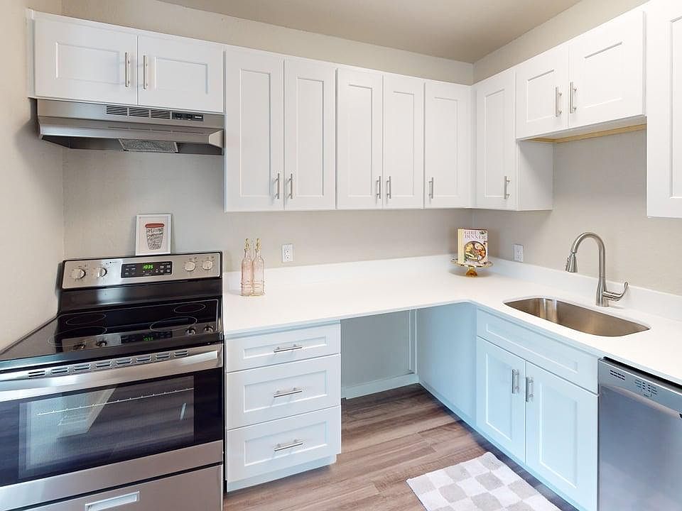 1 Bed 1 Bath - Kitchen