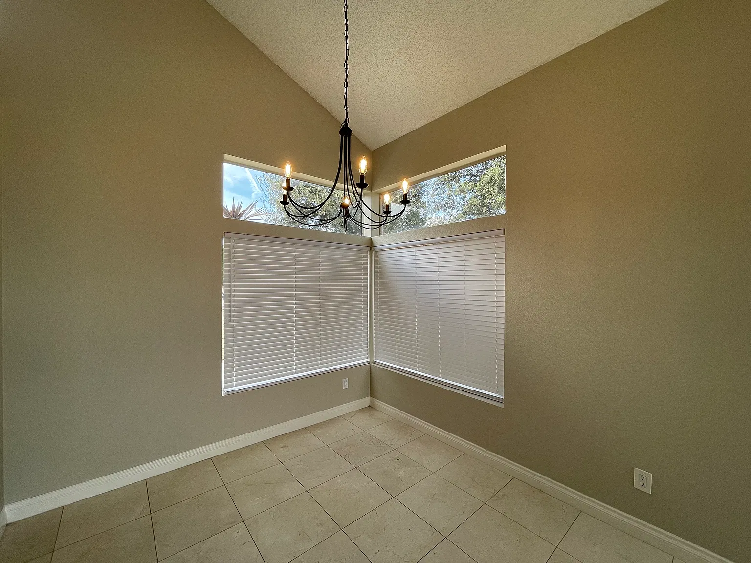 3 bed, 2.5 bath, 1671 sqft, $3,700 — Photo 4