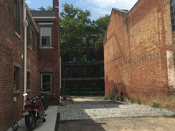 Private parking, rear view