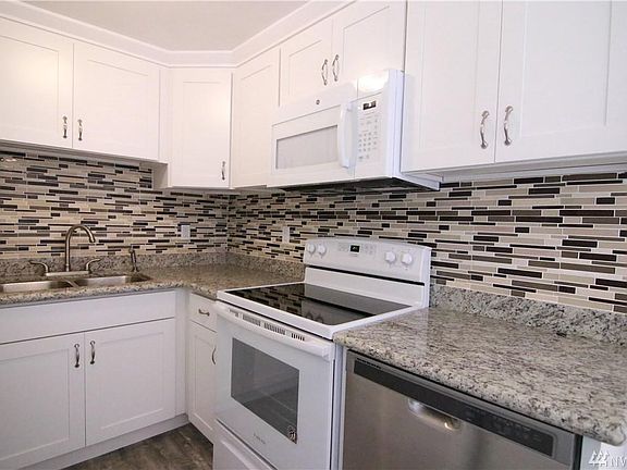 4th image of 667 Redmond Ave NE