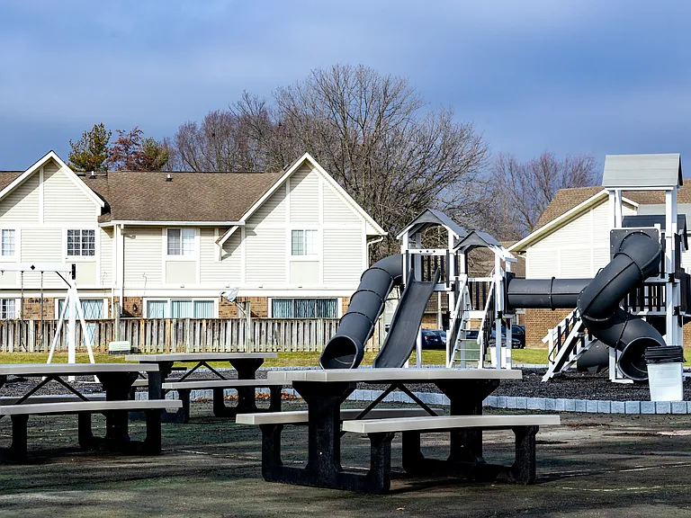 Country Lake Townhomes — Photo 6