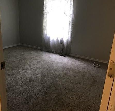 3rd image of 809 Castlewood Dr