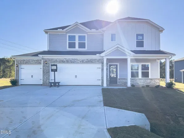 364 Barrow Meadows Dr, Zebulon, NC 27597
