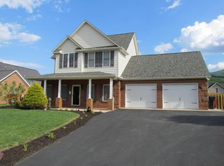 2182 River Oaks Dr, Salem, VA