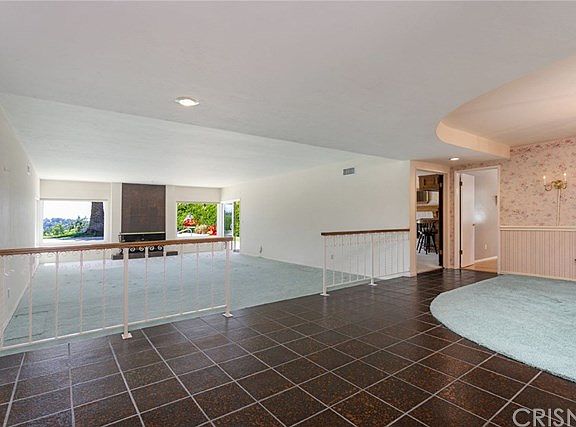 5th image of 4793 Del Moreno Dr