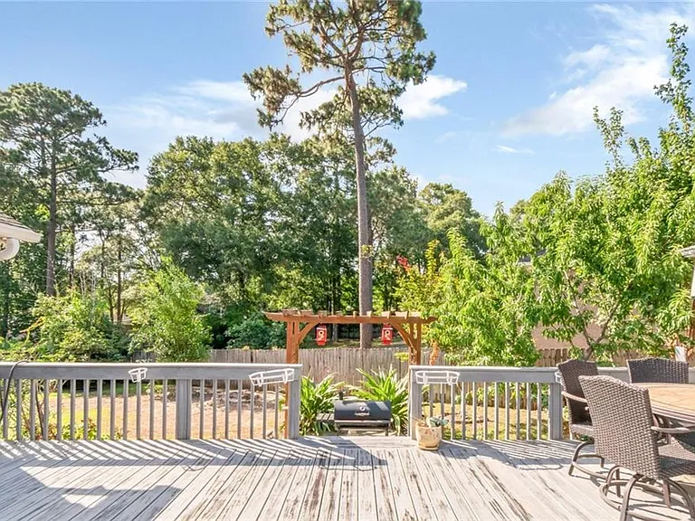 7490 Quency Dr — Photo 43