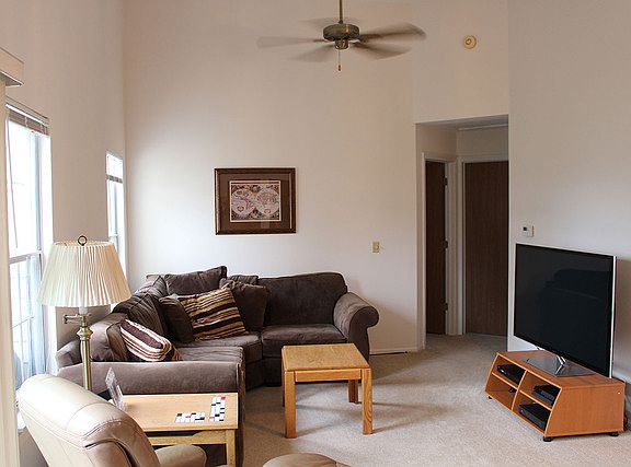 4th image of 404 W Hamilton Dr