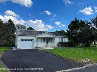 9 Oxford Dr, Toms River, NJ 08757