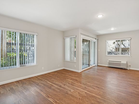 4th image of 530 N Civic Dr #82ac02e52